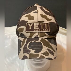 YETI Camo Pattern Trucker Hat. Excellent Condition. Snap fastener.